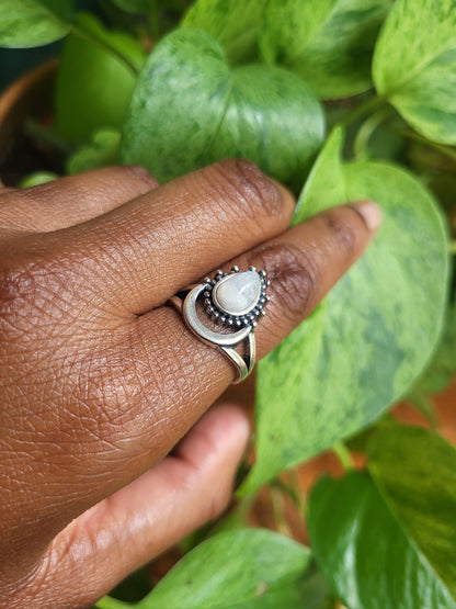 “Moon Goddess”Moonstone Ring